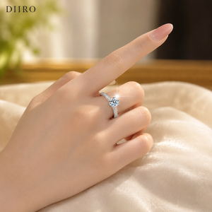 Anillo de Boda de Plata de Ley 925 con Halo Oculto, Anillo de Compromiso Hecho a Mano con Diamante de Corte Redondo, Joyería de Banda de Tres Hileras de Moissanita - Product Image 5