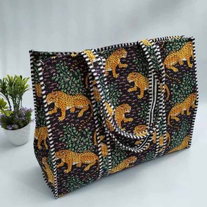 Sac fourre-tout matelassé en coton indigo, patchwork imprimé à la main, grand sac à bandoulière pour le voyage et le shopping, vente en gros - Product Image 4