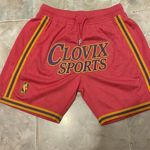 Shorts de basketball pour hommes CLOVIX SPORTS, couleur violet, avec bandes latérales dorées, respirant, en polyester, taille élastique avec cordon de serrage, style sportif - Product Image 4