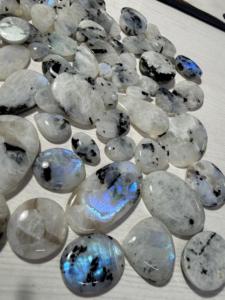 En BU GEMS, piedras preciosas de cabujón de piedra lunar arcoíris al por mayor para la fabricación de joyería. - Product Image 4