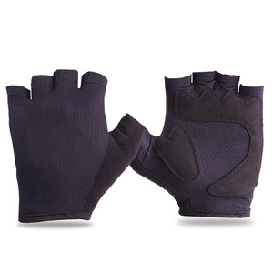 Gants de fitness demi-doigts respirants pour femmes en polyester résistant à l'usure pour le yoga, le spinning, l'entraînement avec haltères, antidérapants - Product Image 1