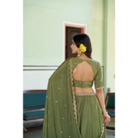 Lehenga de créateur pour femmes avec des détails complexes en sequins et broderies