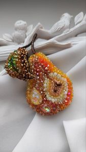 Broche de Lujo Hecho a Mano con Cuentas Bordadas para Abrigos, Suéteres y Bolsos, Broche de Moda con Cuentas Bordadas a Mano con Detalles - Product Image 4