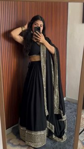 Nouvelle conception moderne, lehenga choli en fausse fourrure noire confortable pour femmes, avec évacuation de l'humidité, pour les mariages, les fêtes et les festivals - Product Image 4