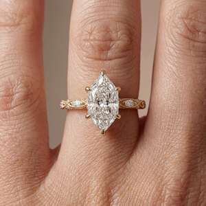 Anillo de Diamante Cultivado en Laboratorio con Corte Marquesa, Estilo Vintage de Lujo, con Engaste de Garras, Inspirado en el Estilo Antiguo, Anillo de Novia Perfecto para Propuesta de Matrimonio, Boda o Fiesta - Product Image 1