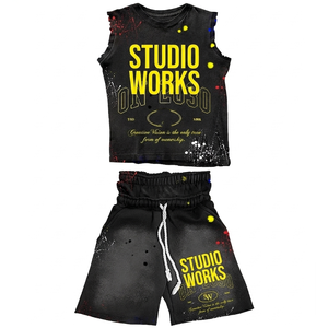 Conjunto de camiseta sin mangas y pantalones cortos de algodón polar vintage negro de 300 GSM con estampado gráfico personalizado DTG. - Product Image 4
