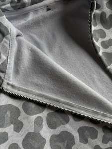 Sudadera con Capucha Personalizada de Alta Calidad, 100% Algodón, 400 g/m², Estampado Gráfico de Leopardo/Guepardo, con Cierre, para Hombre - Product Image 3