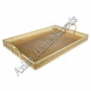 Bandeja de latón hecha a mano para decoración de mesa de Navidad con acabado pulido Ideal para servir por Axiom Home Accents - Product Image 6