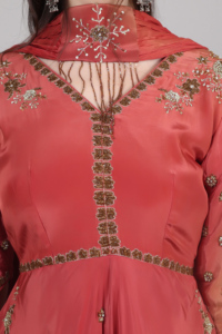 Colección Glam Étnica de Moda, Vestido de Diseñador de 3 Piezas para Mujer, Color Ladrillo, con Cuentas de Lentejuelas y Bordado - Product Image 6