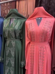 Abaya Modeste de Dubaï à Manches Longues Perlée et Pailletée, Traditionnelle, Faite à la Main, pour Mariage, en Polyester Respirant, Col en V – Grande Vente - Product Image 4