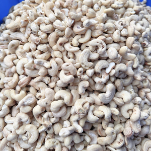 Oferta Especial: Nueces de Anacardo Jumbo Orgánicas Enteras W180 W210, Nueces de Anacardo Santigo, Disponible Empaque de Marca Privada - Product Image 1