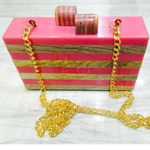 Pochette Chic Vintage en Bois et Résine pour Filles, Portefeuille Style Dame avec Chaînes Décoratives Élégantes, Fait Main par MULTI CRAFT - Product Image 6