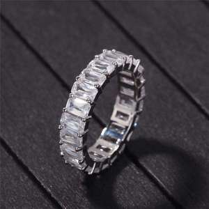 Anillo de Diamantes de Plata 925 para Mujer, Corte Baguette, Color D, Diamante Cultivado en Laboratorio, Estilo Clásico de Compromiso - Product Image 1