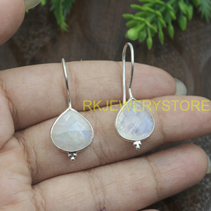 ต่างหูห้อยทำมือจากมูนสโตนสีรุ้งธรรมชาติ เงินแท้ 925 ดีไซน์โบโฮ สำหรับผู้หญิง ของขวัญสำหรับพี่สาว แม่ - Product Image 3