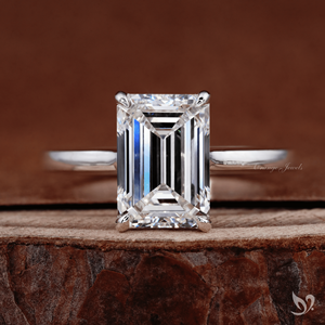 Anillo de Diamante de Laboratorio con Corte Esmeralda de 3 Quilates, Modelo Showstopper, con Engaste Solitario Alto en Oro Blanco de 10k, Elegante Anillo de Compromiso - Product Image 1