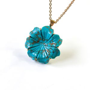 Collar con colgante de flor de turquesa y cobre AAA para mujer, colgante floral de cristal de turquesa y cobre tallado a mano, venta al por mayor - Product Image 2