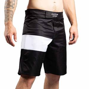 Shorts de boxe en tissu doux au toucher, 100% polyester extensible, de qualité supérieure, nouvelle arrivée, logo entièrement personnalisé, fabriqué au Pakistan - Product Image 1