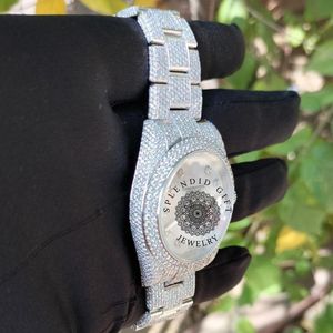 Splendide Montre Homme Diamantée 28mm Boîtier Argent/Moissanite Mouvement Quartz ETA Analogique Verre Saphir Déployant - Product Image 2