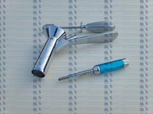 Proctoscopio/Anoscopio Rectal Kelly de Calidad Premium con Fuente de Luz para Hemorroidectomía - Product Image 4