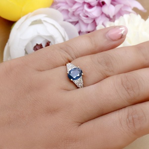 Bague en or jaune 14 carats avec saphir bleu et diamants, vente en gros |   Bague de fiançailles ovale en saphir pour femme, bijoux fins - Product Image 6