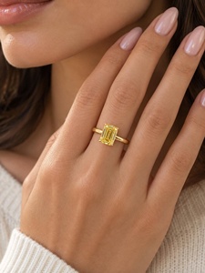 Anillo de sello con diamante amarillo vivo de 2.00 quilates de corte esmeralda de alta demanda para unisex, de oro macizo de 14K cultivado en laboratorio, regalo para novia, boda, fiesta, ella - Product Image 3