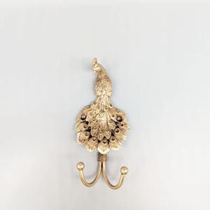 Crochet mural design paon royal, élégant support décoratif en métal, idéal pour suspendre chapeaux, ceintures et décorations intérieures - Product Image 2