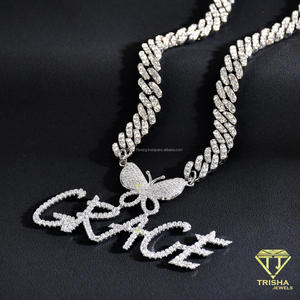 Collar personalizado con la palabra 'Moissanite Diamond' en diamante moissanita de primera calidad, con detalle de colgante de mariposa, colgante con letras brillantes. - Product Image 4