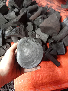 Charbon de bois de Khaya de qualité supérieure |   Chaleur intense et combustion longue durée |   Directement de l'usine du Vietnam - Product Image 1