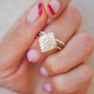 Anillo de Oro Amarillo Art Deco con Racimo de Diamantes Cultivados en Laboratorio para Compromiso, Boda y Aniversario - Regalo de Lujo - Product Image 6