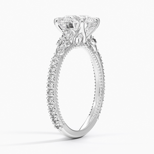 Anillo de boda clásico para mujer de plata de ley 925 con moissanita de corte brillante redondo pavé de tres lados. - Product Image 6