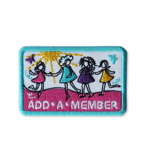 Patch brodé rectangulaire à coudre sur tissu avec motif de filles tenant la main - Product Image 1