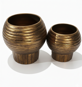 Jardinières Minimalistes Noires Mate Côtelées |   Pots ronds en métal modernes pour plantes d'intérieur |   Conteneurs de jardin décoratifs au style élégant - Product Image 3