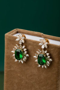 Boucles d'oreilles pendantes 5 99 CTW en or jaune 14 carats avec diamants marquise et poire, pierres précieuses vertes, collection Garden Bloom – Bijoux fins et élégants - Product Image 2