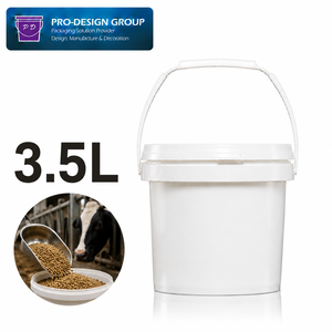 Seau en plastique de 3,5 L pour aliments pour animaux avec poignée et couvercle, pour l'alimentation du bétail, les aliments pour animaux de compagnie et les compléments alimentaires - Product Image 1