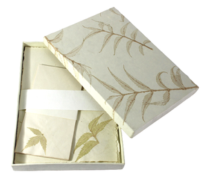 Juego de Papelería con Impresiones de Hojas Naturales, Paquete de Esquina Derecha, Envasado Similar a Sobres de Papel, con Bordes Naturales - Product Image 2