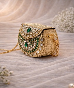 Bolso de Mano Personalizado F S INTERNATIONAL, Hecho a Mano, Chapado en Oro, con Incrustaciones de Kundan, Mosaico Metálico, Forro de Satén, Cuentas y Perlas - Product Image 2