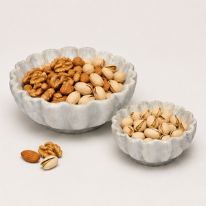 Ensemble de bols décoratifs en marbre blanc festonné avec motif de pétales cannelés pour centre de table de luxe et décoration intérieure moderne - Product Image 4