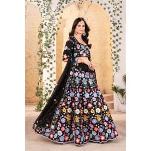 Ensembles pour femmes de créateur Lehenga Choli avec une belle broderie multi-fils - Product Image 1
