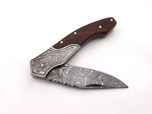 Cuchillo Plegable de Acero de Damasco Nordic Forge EDC con Mango de Madera de Palisandro y Funda de Cuero, Cuchillos de Bolsillo con Bolster Grabado a Mano - Product Image 4