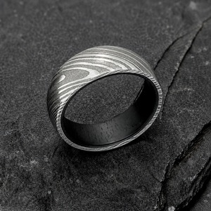 Anillo de Compromiso de Acero de Damasco Hecho a Mano Black Smith 1987, 8mm, Unisex, Diseño de Constelación Personalizado, Estilo Clásico, Acero Inoxidable - Product Image 5