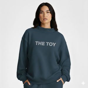Pull ample à col montant pour femme, conçu avec un tissu chaud et une coupe confortable, idéal pour une mode décontractée en automne et en hiver. - Product Image 3