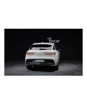 Genesis GV70 2024 2.5T Essence 2WD avec 9 769 km Boîte de vitesses automatique Sièges en cuir Volant à gauche Caméra arrière - Product Image 4