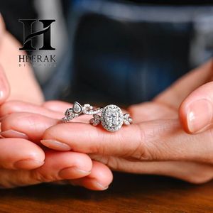 Anillo de compromiso vintage con halo de diamantes ovalados cultivados en laboratorio, diseño floral de hojas, con pavé y banda a juego en forma de pera, conjunto nupcial apilable. - Product Image 6