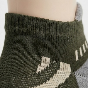 Chaussettes de course athlétiques pour femmes, à compression, respirantes, coupe basse, avec amorti, pour la gym et l'entraînement, couleur personnalisable - Product Image 4
