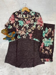 NOIIR PIGEON ชุดเซ็ตผ้าฝ้ายพิมพ์ลายพรีเมี่ยมสำหรับผู้หญิง ชุดเสื้อและกางเกงเข้าชุด 2 ชิ้น ไม่ยับ แห้งเร็ว - Product Image 3