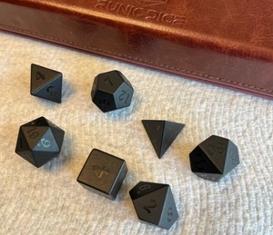 Jeu de dés en résine multicolores, polyédriques, numérotés, faits à la main, personnalisés, pour jeux de société - Product Image 5