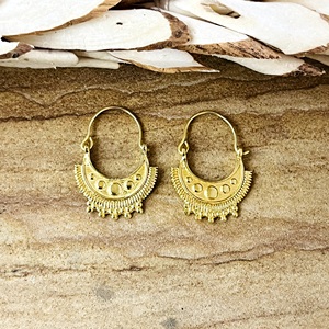 Pendientes Boho de Diseño Único, Joyería Tribal de Latón para Mujer, Bañados en Oro de 18k, Colgantes con Cuentas, Aros Étnicos en Forma de Media Luna para Venta al por Mayor/OEM/ODM - Product Image 1