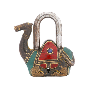 Cadenas décoratif vintage en forme de chameau, serrure en métal antique avec motif orné et clés squelette, décoration rustique pour la maison - Product Image 1