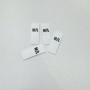 Étiquettes d'entretien pour vêtements personnalisées imprimées en 3D, carrées, découpées à chaud, en TPU écologique, fabriquées au Vietnam, avec rubans en coton blanc en rouleau - Product Image 6