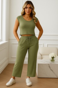 Collection de luxe Ensemble coordonné sans manches pour femmes pour le bureau et les occasions spéciales Disponible à un prix abordable Ensembles coordonnés - Product Image 4